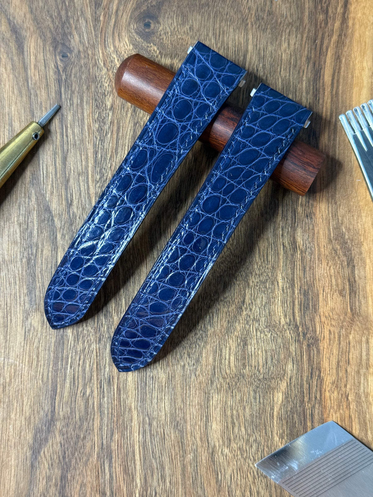 Cartier Santos 100 Lederarmband (M & XL) – glänzendes Alligatorleder