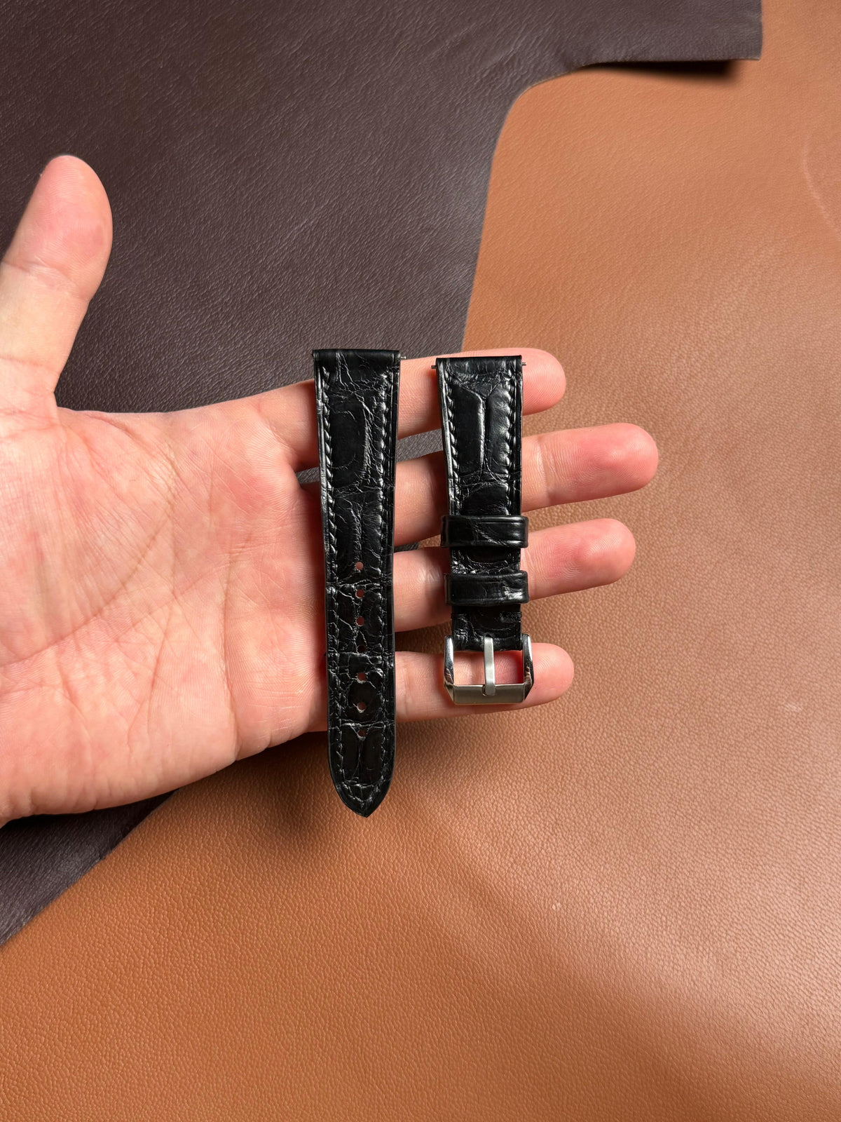 Maßgefertigtes Cartier Tank Uhrenarmband – handgefertigt aus großgenarbtem Alligatorleder