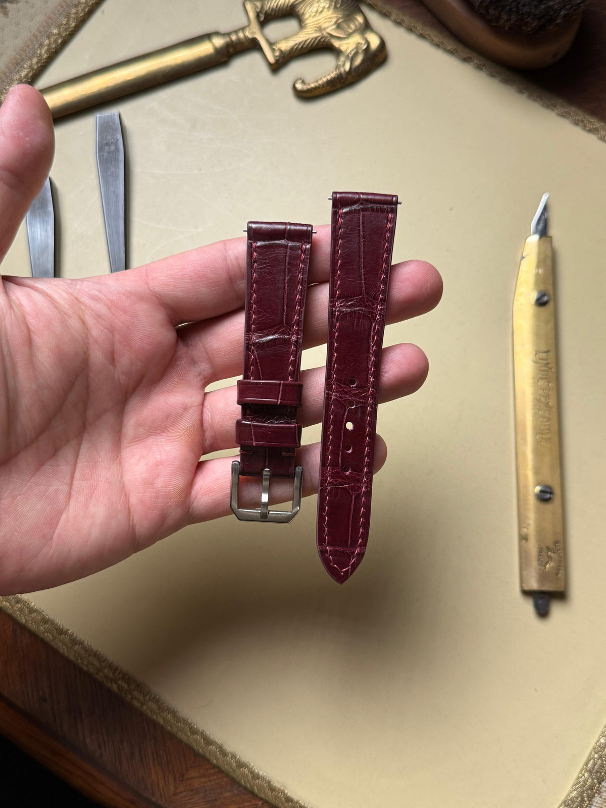 Maßgefertigtes Cartier Tank Uhrenarmband – handgefertigt aus großgenarbtem Alligatorleder