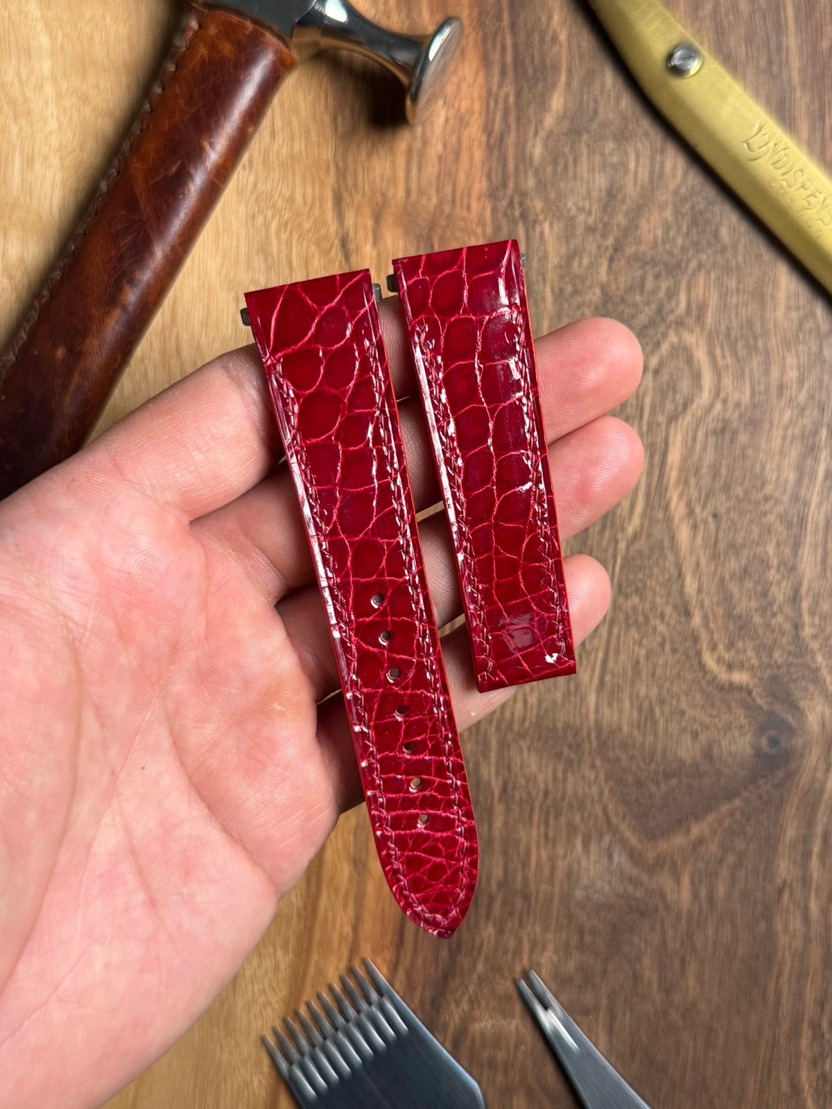 Shiny alligator leather strap for Cartier Santos WSSA – handmade by Atelier Taha