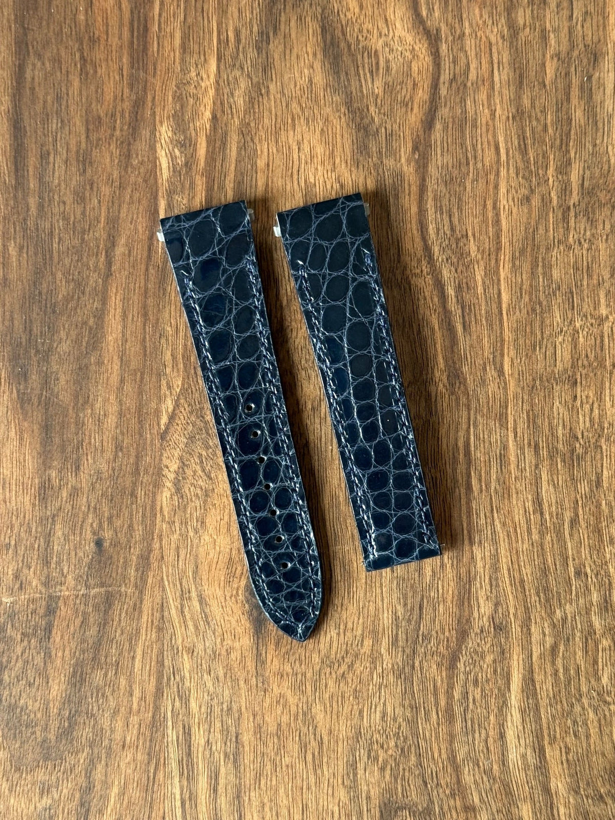 Shiny alligator leather strap for Cartier Santos WSSA – handmade by Atelier Taha