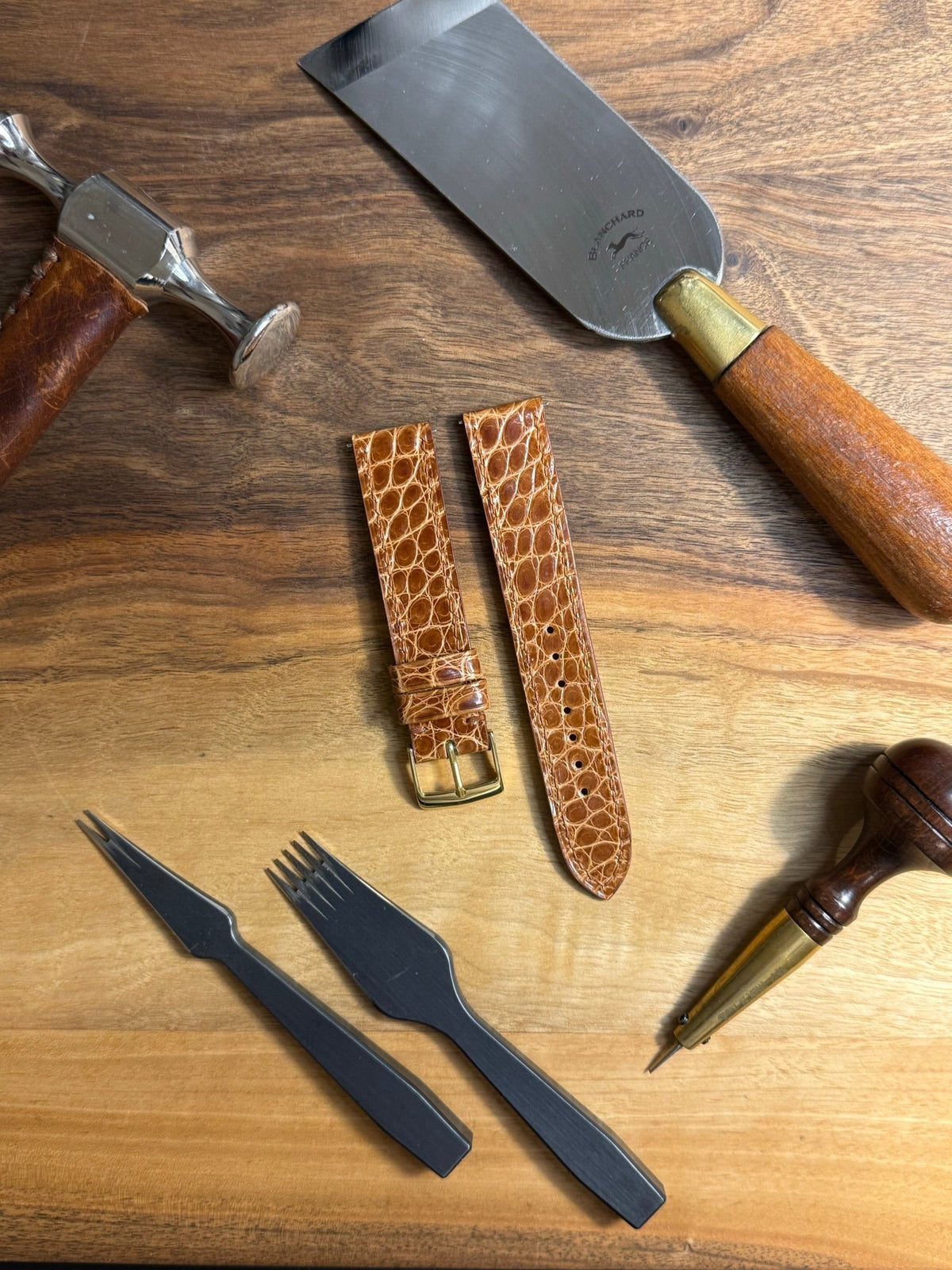 Shiny alligator leather strap – handmade by Atelier Taha