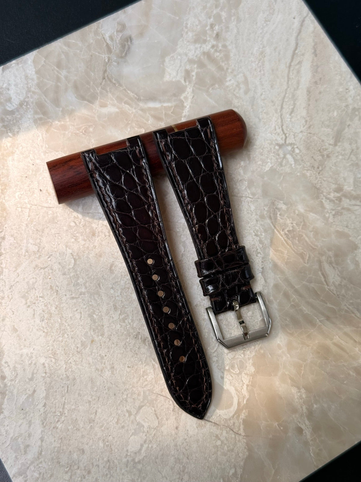 Shiny alligator leather strap – handmade by Atelier Taha