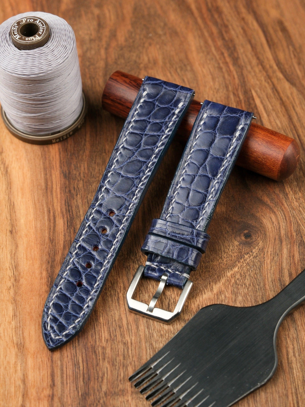 Shiny alligator leather strap – handmade by Atelier Taha