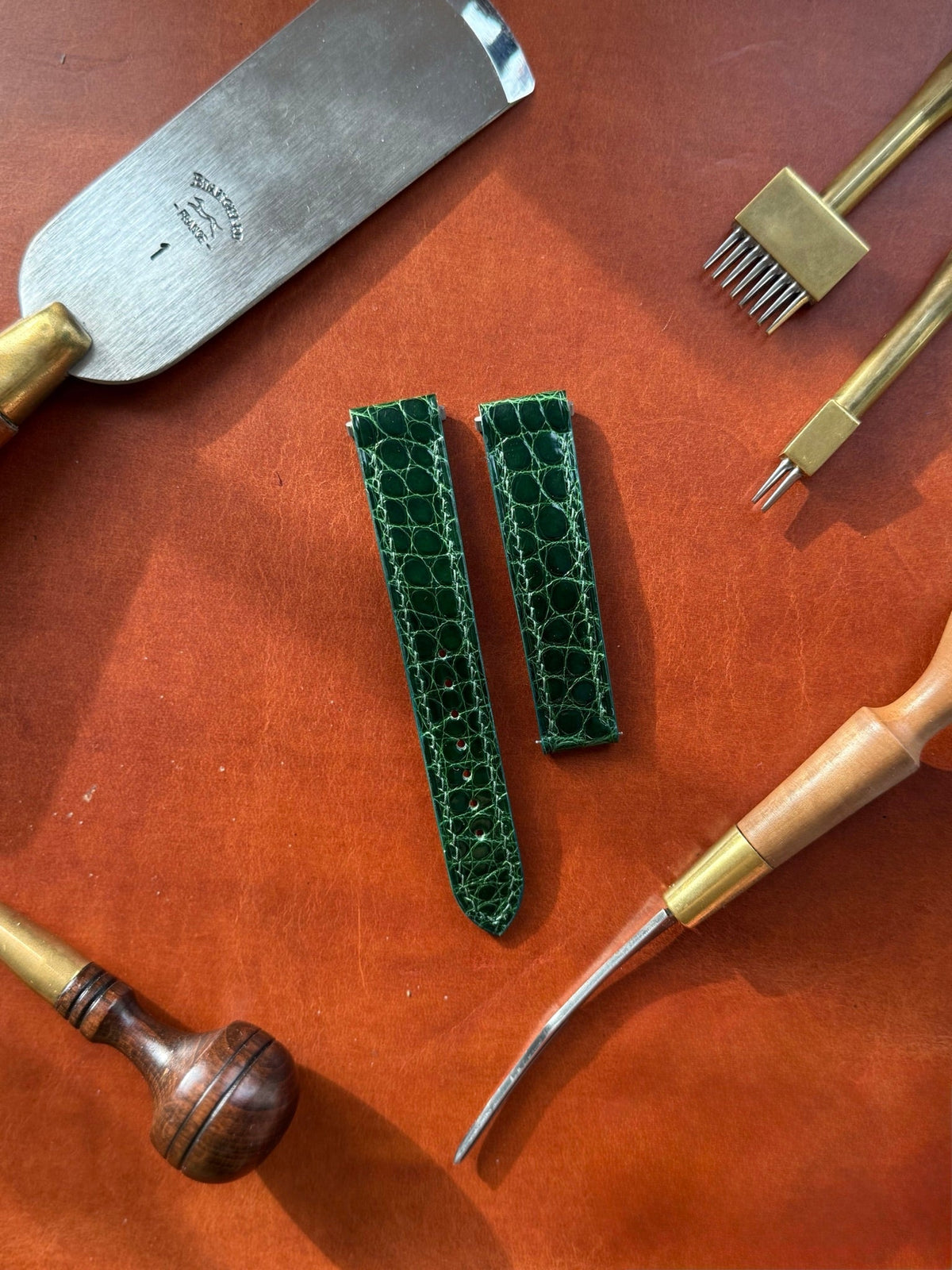 Shiny alligator leather strap – handmade by Atelier Taha