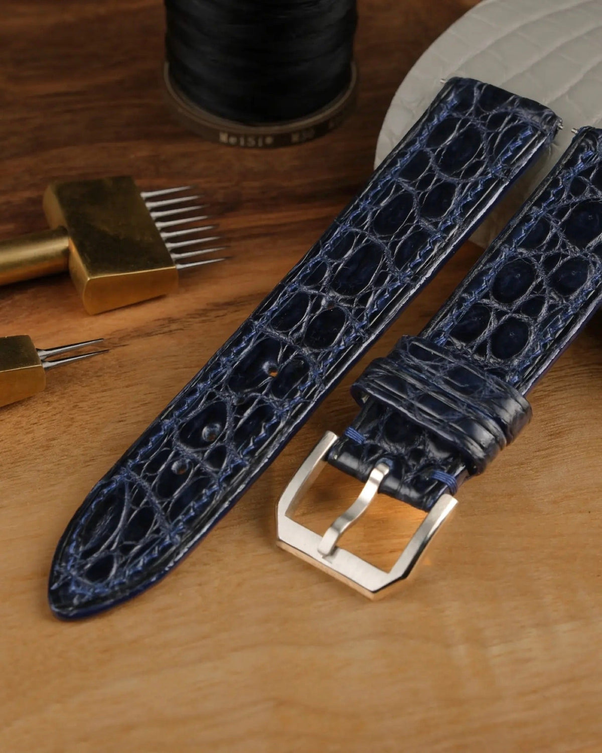 Shiny alligator leather strap – handmade by Atelier Taha
